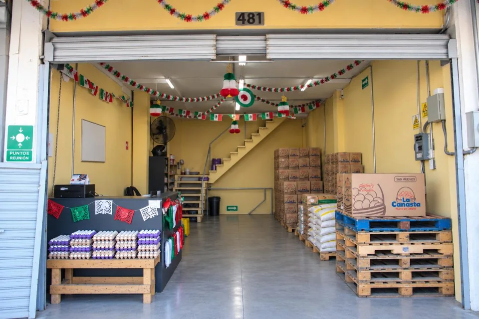 Sucursal Avícola El Reparo en Mercado Estrella San Nicolás, bodega 481